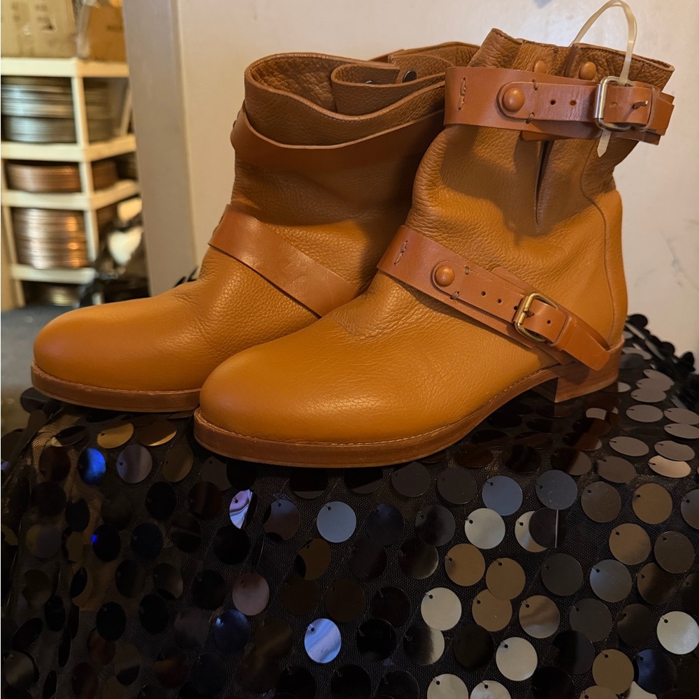 Chic Tan Leather Ankle Booties Chloe